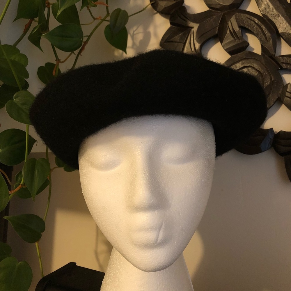 Black wool beret